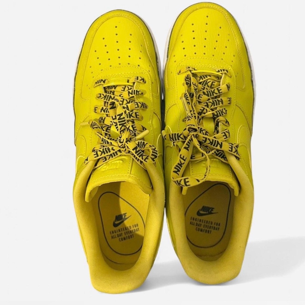 Yellow Nike Air Force 1 07’ Sneakers